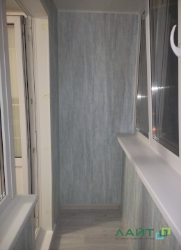 Остекление лоджии 2.7 м и внутренняя отделка ламинированными панелями